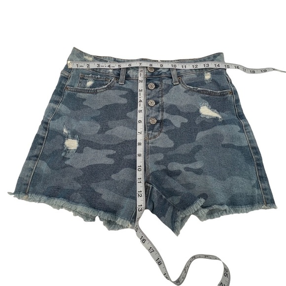 Time & Tru High-Rise Button Fly Camouflage Cut Off Jean Shorts Size 8 Women’s - Picture 5 of 9